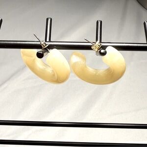 Francesca's Collections Cream and White Earrings Modern Geometric Design
